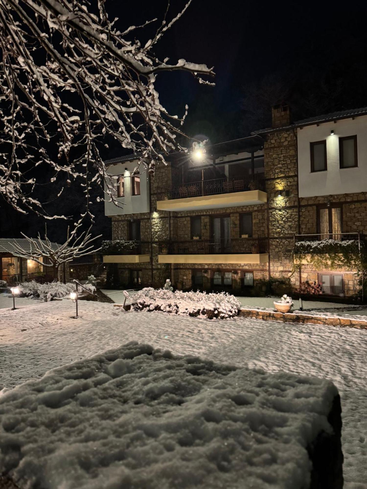 Archontiko Emmanouilidi Suites Káto Loutrákion Exterior foto